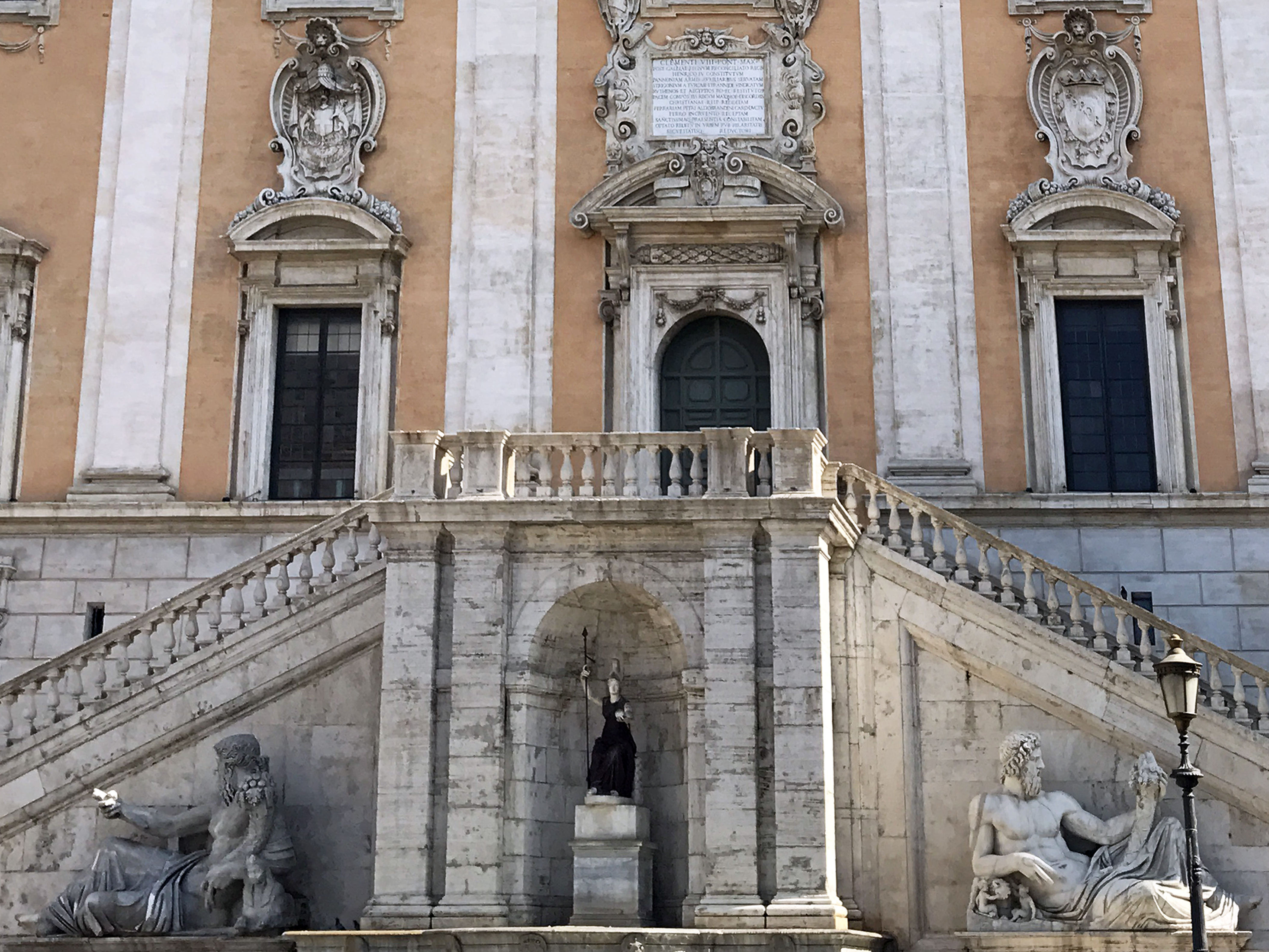 Фонтан с миневрой в образе богини Ромы; статуи Нила и Тибра. IMG 0908 1